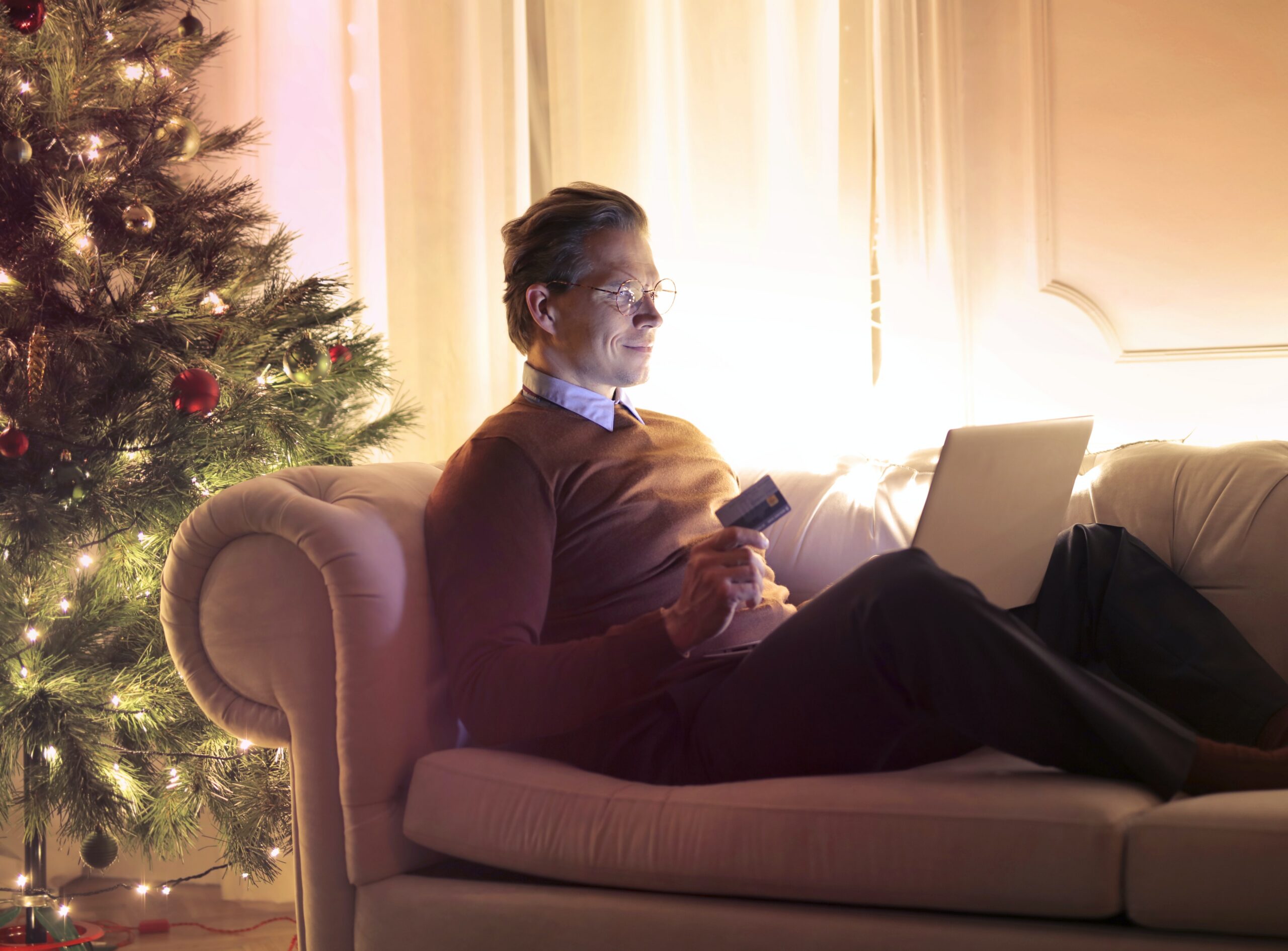 62be22872850992c17a48fb3_pexels-andrea-piacquadio-3771787 5 Ways You Can Sleigh this Holiday Season with a Chatbot!
