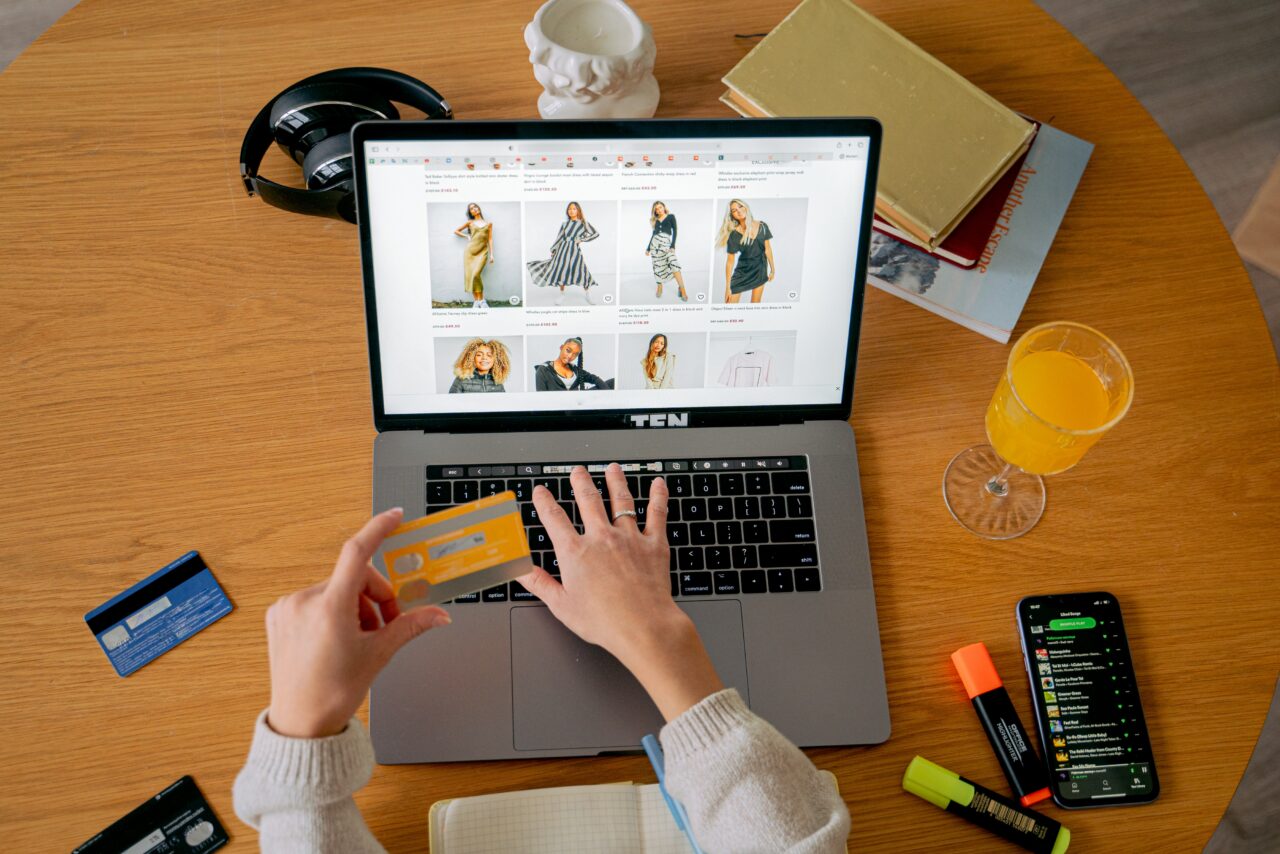 Unveiling the Future of Retail: 4 Holiday Shopping Predictions for 2023